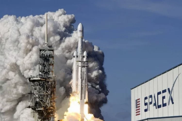 SpaceX onayı aldı: Casus uydu fırlatacak