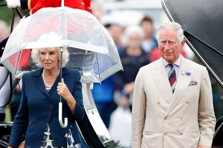 Sunday Times: Prens Charles Katar Şeyhi'nden çantada 1 milyon euro aldı