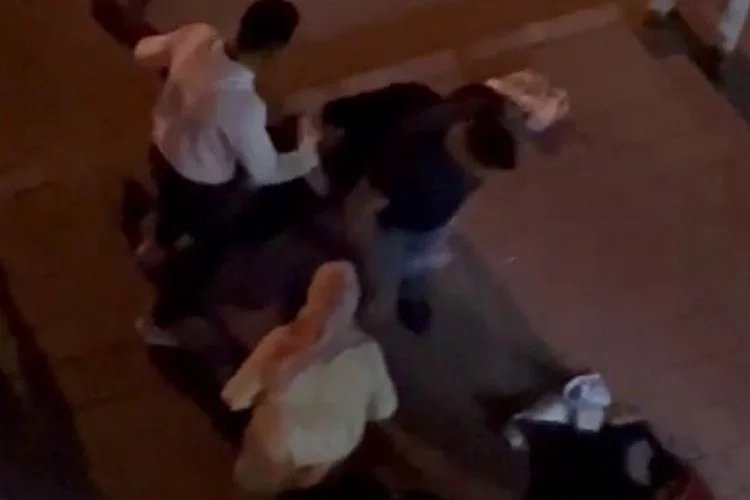 Tacizci sokak ortasında öldüresiye dövüldü