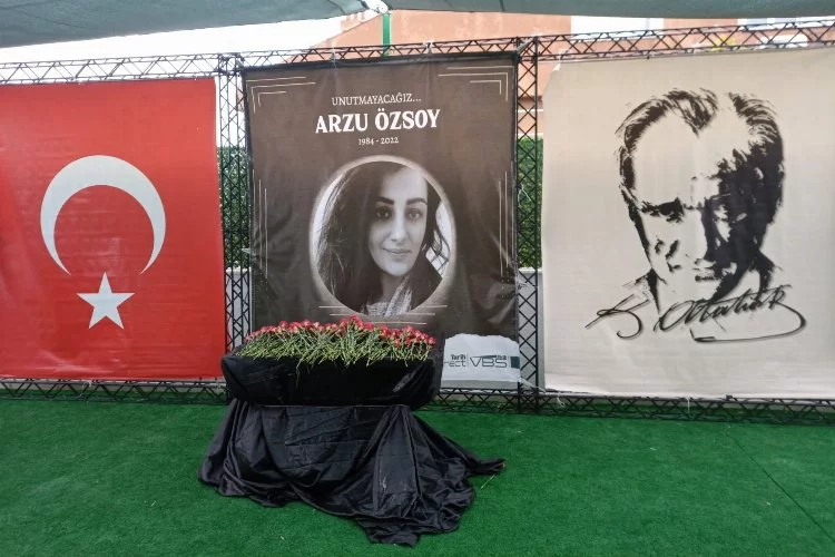 Terör saldırısında hayatını kaybeden Arzu Özsoy'un öğretmenlik yaptığı okulda büyük hüzün