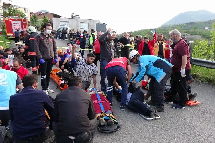 Trabzon'da belediye otobüsü şarampole yuvarlandı: 4 ölü, 21 yaralı