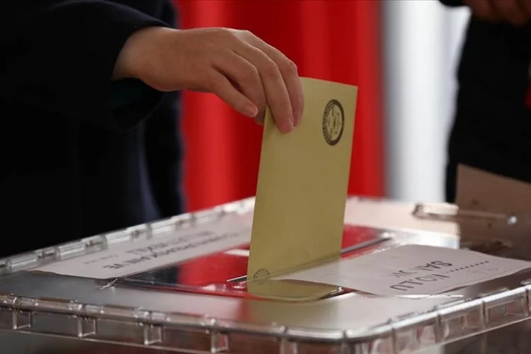 Azerbaycan’daki Türk seçmenlerin oy verme işlemi devam ediyor