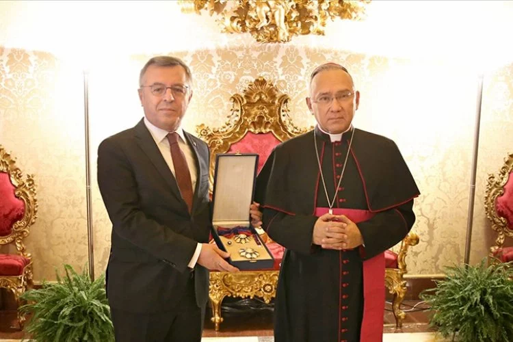 Türkiye’nin Vatikan Büyükelçisi Lütfullah Göktaş’a devlet nişanı