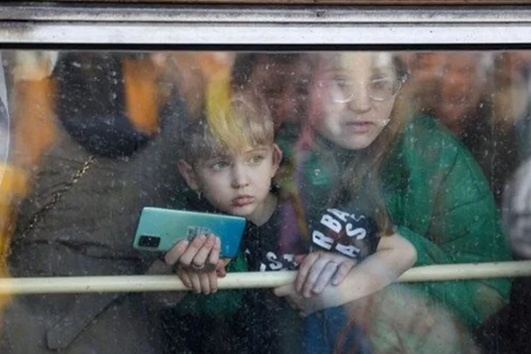 Ukrayna'dan tahliye edilen çocuklar Türkiye'ye getiriliyor