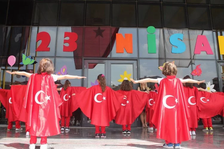 Bursa Yönder Okulları’nda görkemli 23 Nisan kutlaması