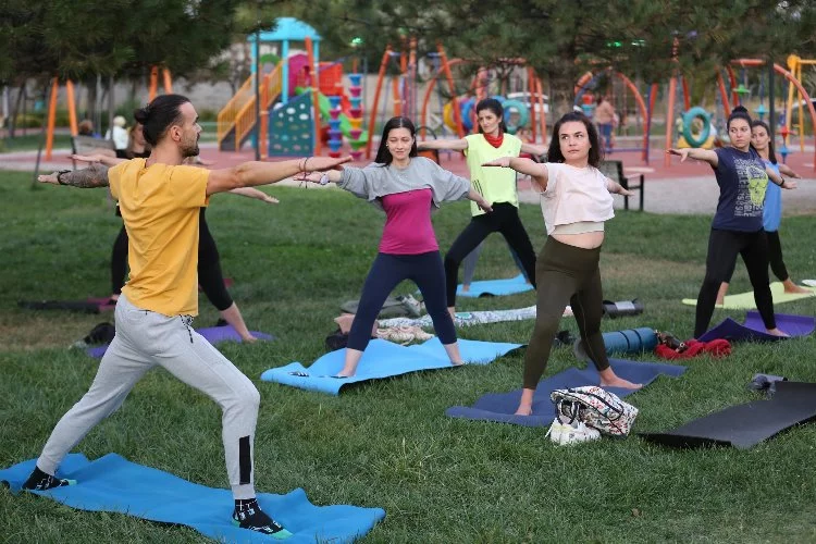 Bursa'da yogayla kalp sağlığına dikkat çektiler