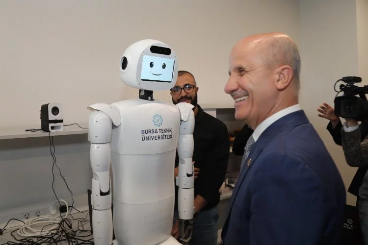 YÖK Başkanı Özvar BTÜ'de "Mobil İnsansı Robotu” inceledi