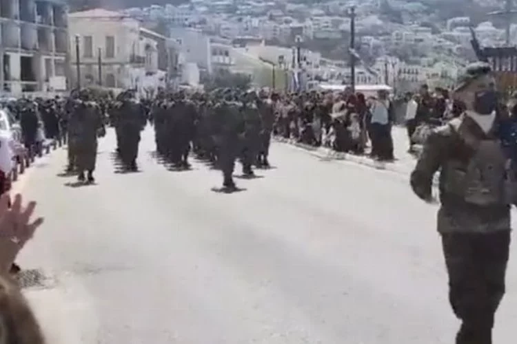 Yunanistan'dan provokasyon: Askersiz statüdeki Sisam Adası'nda geçit töreni 
