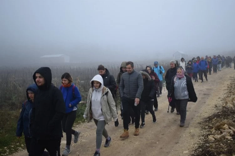 Bursa'da sisli havada doğa yürüyüşü